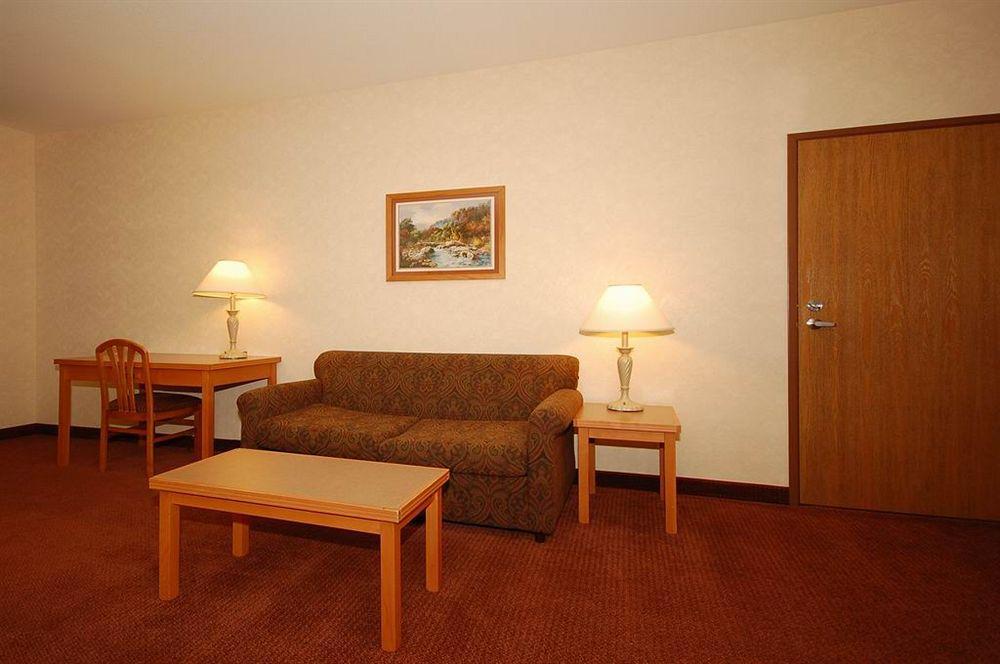 Sleep Inn & Suites Lake Of The Ozarks Camdenton Exterior photo