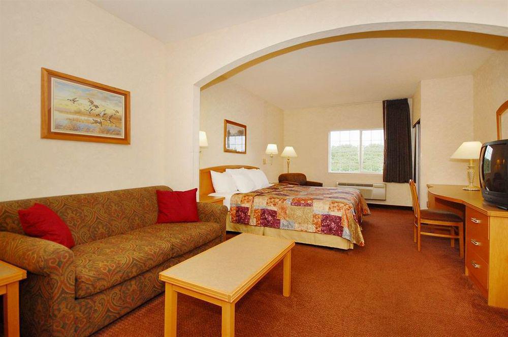 Sleep Inn & Suites Lake Of The Ozarks Camdenton Exterior photo